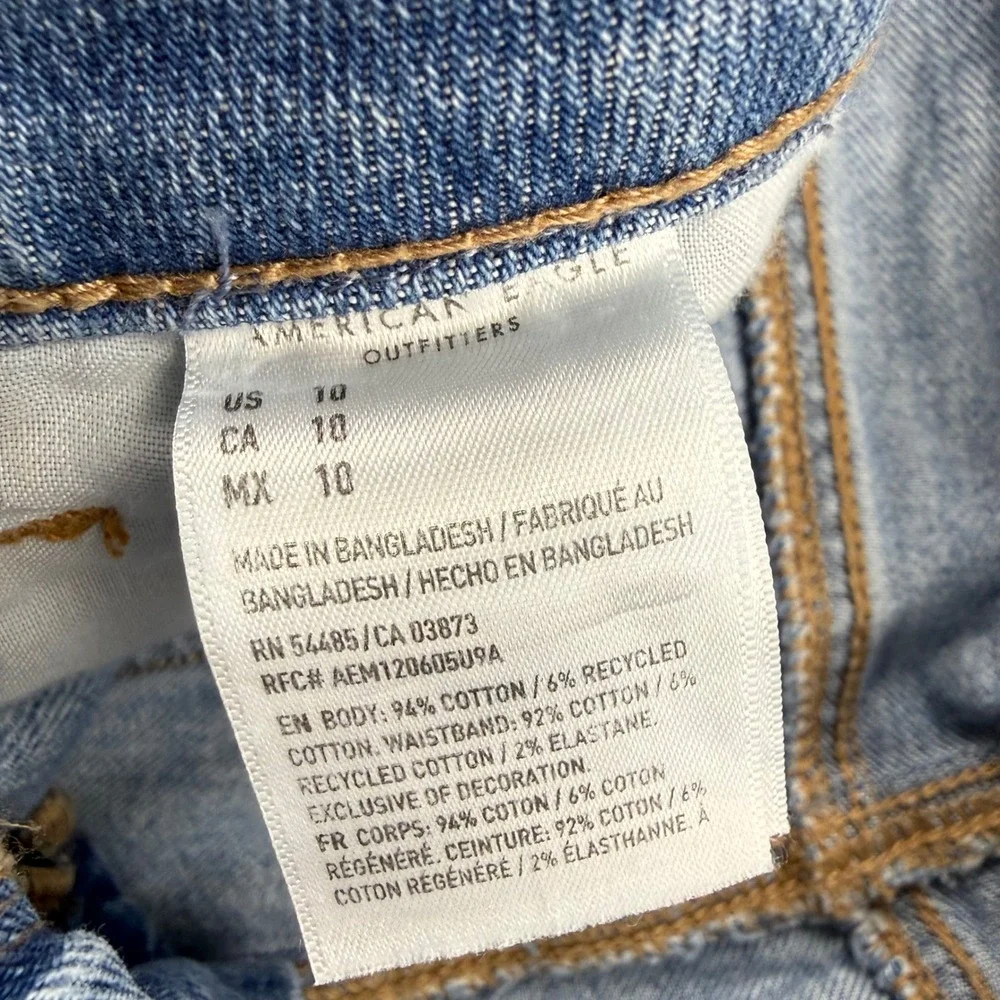 American Eagle Mom Short Distressed Denim Light Wash Size 10 High Rise Frayed - Picture 4 of 14